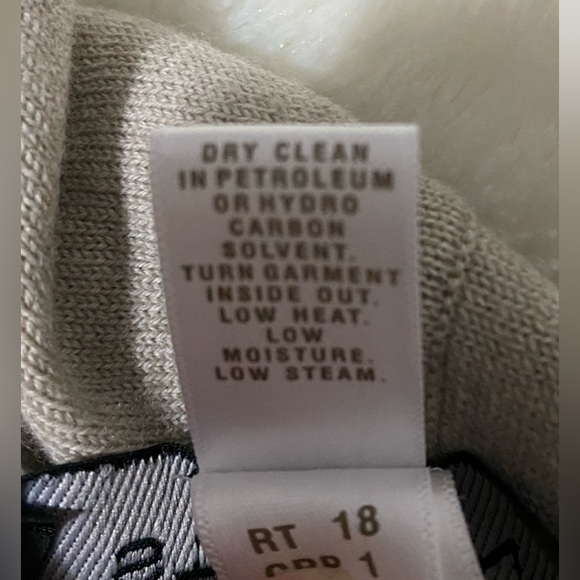 St John. CLASSIC KNIT SWEATER PONCHO/CAPE - Picture 6 of 11